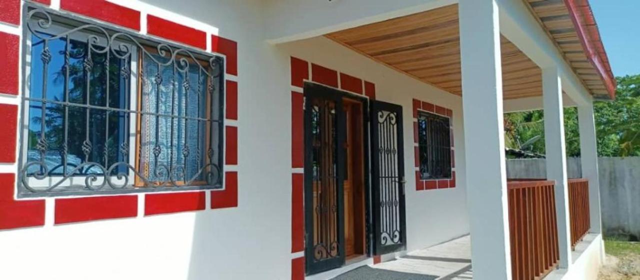 La Maison Du Voyageur Kribi Exterior photo